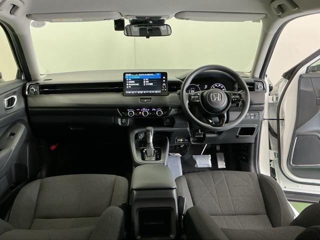 ヴェゼル ｅ：ＨＥＶＸ　ドラレコ　ナビ　Ｒカメラ　ブルートゥース　前後障害物センサー　ＡＡＣ　イモビライザー　スマ－トキ－　誤発進抑制　ＰＷ　リアカメラ　クルコン　ＥＳＣ　ＥＴＣ装備　キーフリー　ＬＥＤヘッドランプ　ＡＢＳ（2枚目）