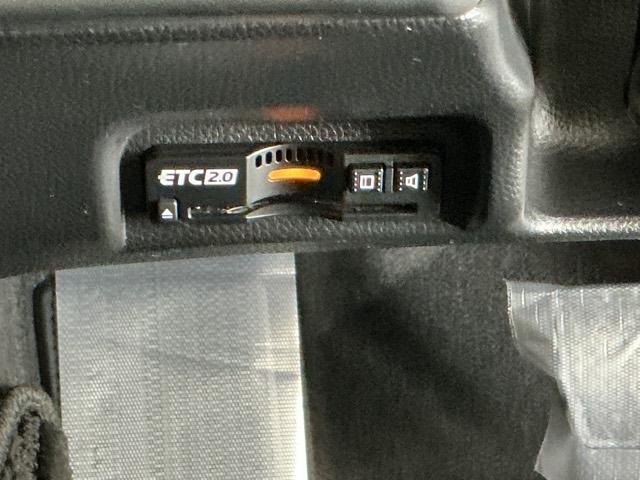 ヴェゼル ｅ：ＨＥＶＸ　ドラレコ　ナビ　Ｒカメラ　ブルートゥース　前後障害物センサー　ＡＡＣ　イモビライザー　スマ－トキ－　誤発進抑制　ＰＷ　リアカメラ　クルコン　ＥＳＣ　ＥＴＣ装備　キーフリー　ＬＥＤヘッドランプ　ＡＢＳ（15枚目）