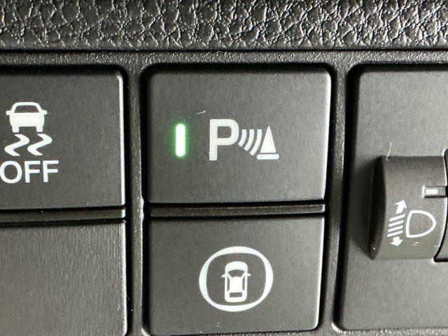 ヴェゼル ｅ：ＨＥＶＸ　ドラレコ　ナビ　Ｒカメラ　ブルートゥース　前後障害物センサー　ＡＡＣ　イモビライザー　スマ－トキ－　誤発進抑制　ＰＷ　リアカメラ　クルコン　ＥＳＣ　ＥＴＣ装備　キーフリー　ＬＥＤヘッドランプ　ＡＢＳ（16枚目）