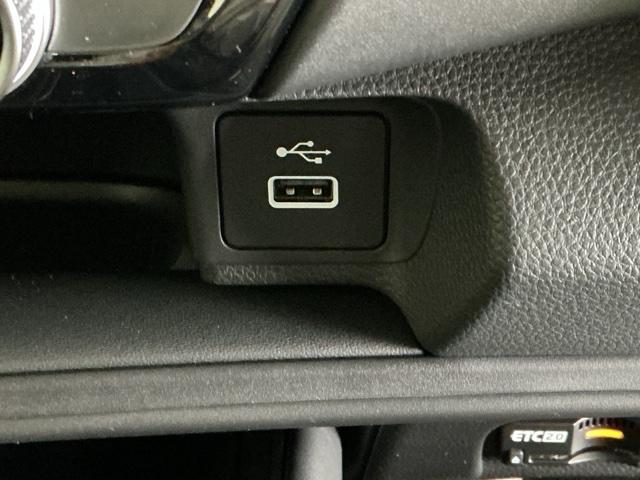 ヴェゼル ｅ：ＨＥＶＸ　ドラレコ　ナビ　Ｒカメラ　ブルートゥース　前後障害物センサー　ＡＡＣ　イモビライザー　スマ－トキ－　誤発進抑制　ＰＷ　リアカメラ　クルコン　ＥＳＣ　ＥＴＣ装備　キーフリー　ＬＥＤヘッドランプ　ＡＢＳ（18枚目）