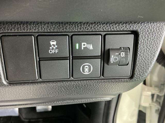 ヴェゼル ｅ：ＨＥＶＸ　ドラレコ　ナビ　Ｒカメラ　ブルートゥース　前後障害物センサー　ＡＡＣ　イモビライザー　スマ－トキ－　誤発進抑制　ＰＷ　リアカメラ　クルコン　ＥＳＣ　ＥＴＣ装備　キーフリー　ＬＥＤヘッドランプ　ＡＢＳ（28枚目）