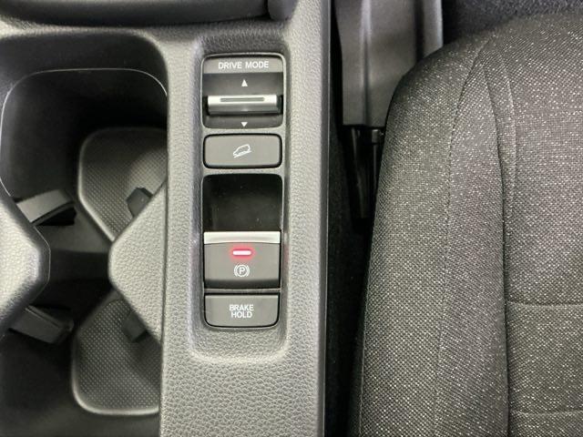 ヴェゼル ｅ：ＨＥＶＸ　ドラレコ　ナビ　Ｒカメラ　ブルートゥース　前後障害物センサー　ＡＡＣ　イモビライザー　スマ－トキ－　誤発進抑制　ＰＷ　リアカメラ　クルコン　ＥＳＣ　ＥＴＣ装備　キーフリー　ＬＥＤヘッドランプ　ＡＢＳ（50枚目）