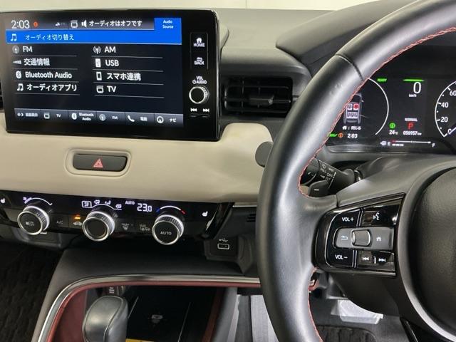 ヴェゼル ｅ：ＨＥＶＰＬａＹ　ナビ　Ｒカメラ　ブルートゥース　フルセグＴＶ　衝突被害軽減ブレーキ　カーテンエアバッグ　盗難防止装置　アイドルストップ　Ｐセンサー　ＡＢＳ　ＥＳＣ　フルオートエアコン　リアカメラ　シートヒータ　ＥＴＣ（3枚目）