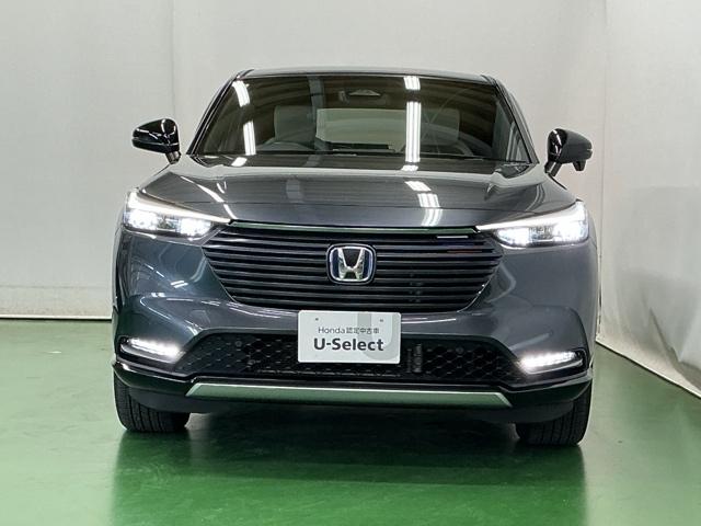 ヴェゼル ｅ：ＨＥＶＰＬａＹ　ナビ　Ｒカメラ　ブルートゥース　フルセグＴＶ　衝突被害軽減ブレーキ　カーテンエアバッグ　盗難防止装置　アイドルストップ　Ｐセンサー　ＡＢＳ　ＥＳＣ　フルオートエアコン　リアカメラ　シートヒータ　ＥＴＣ（6枚目）