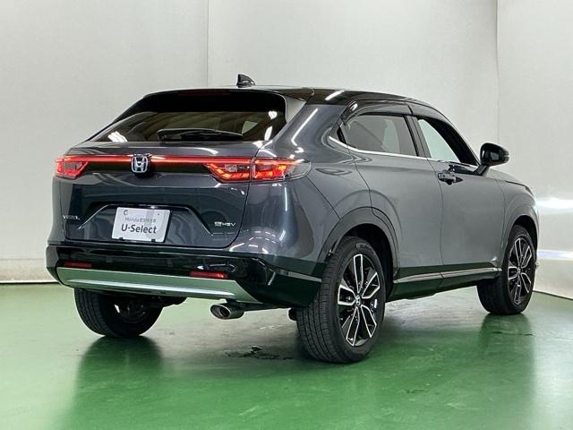 ヴェゼル ｅ：ＨＥＶＰＬａＹ　ナビ　Ｒカメラ　ブルートゥース　フルセグＴＶ　衝突被害軽減ブレーキ　カーテンエアバッグ　盗難防止装置　アイドルストップ　Ｐセンサー　ＡＢＳ　ＥＳＣ　フルオートエアコン　リアカメラ　シートヒータ　ＥＴＣ（8枚目）