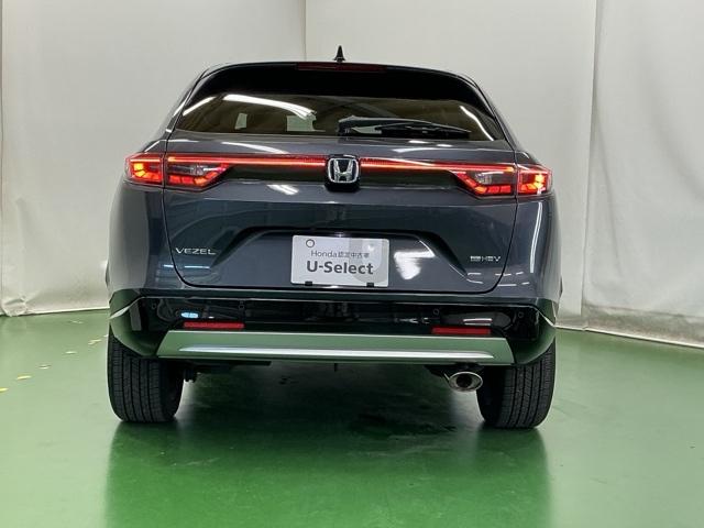 ヴェゼル ｅ：ＨＥＶＰＬａＹ　ナビ　Ｒカメラ　ブルートゥース　フルセグＴＶ　衝突被害軽減ブレーキ　カーテンエアバッグ　盗難防止装置　アイドルストップ　Ｐセンサー　ＡＢＳ　ＥＳＣ　フルオートエアコン　リアカメラ　シートヒータ　ＥＴＣ（9枚目）