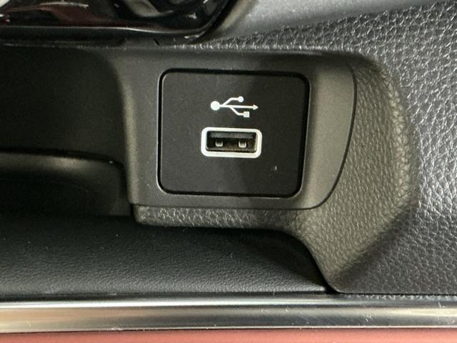 ヴェゼル ｅ：ＨＥＶＰＬａＹ　ナビ　Ｒカメラ　ブルートゥース　フルセグＴＶ　衝突被害軽減ブレーキ　カーテンエアバッグ　盗難防止装置　アイドルストップ　Ｐセンサー　ＡＢＳ　ＥＳＣ　フルオートエアコン　リアカメラ　シートヒータ　ＥＴＣ（18枚目）