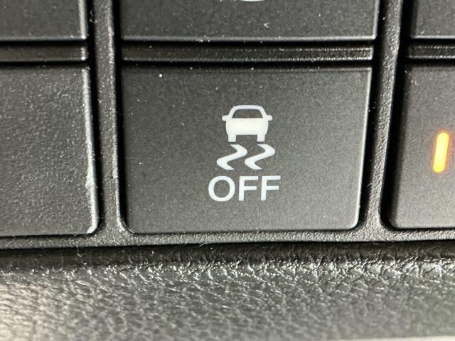 ヴェゼル ｅ：ＨＥＶＰＬａＹ　ナビ　Ｒカメラ　ブルートゥース　フルセグＴＶ　衝突被害軽減ブレーキ　カーテンエアバッグ　盗難防止装置　アイドルストップ　Ｐセンサー　ＡＢＳ　ＥＳＣ　フルオートエアコン　リアカメラ　シートヒータ　ＥＴＣ（50枚目）