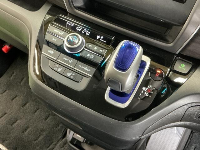 フリードハイブリッド ハイブリッド・ＥＸ　ナビ　Ｒカメラ　ブルートゥース　フルセグＴＶ　シ－トヒ－タ－　整備記録簿　リヤカメラ　ＬＥＤライト　フルオートエアコン　ＡＢＳ　ＤＶＤ再生可　ウォークスルー　サイドエアバッグ　キーフリー　ＥＴＣ車載器（16枚目）