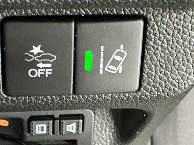 フリードハイブリッド ハイブリッド・ＥＸ　ナビ　Ｒカメラ　ブルートゥース　フルセグＴＶ　シ－トヒ－タ－　整備記録簿　リヤカメラ　ＬＥＤライト　フルオートエアコン　ＡＢＳ　ＤＶＤ再生可　ウォークスルー　サイドエアバッグ　キーフリー　ＥＴＣ車載器（23枚目）