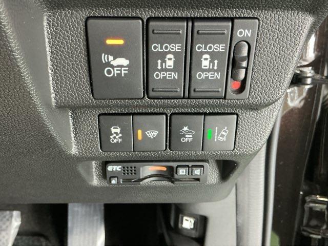 フリードハイブリッド ハイブリッド・ＥＸ　ナビ　Ｒカメラ　ブルートゥース　フルセグＴＶ　シ－トヒ－タ－　整備記録簿　リヤカメラ　ＬＥＤライト　フルオートエアコン　ＡＢＳ　ＤＶＤ再生可　ウォークスルー　サイドエアバッグ　キーフリー　ＥＴＣ車載器（25枚目）