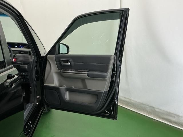 フリードハイブリッド ハイブリッド・ＥＸ　ナビ　Ｒカメラ　ブルートゥース　フルセグＴＶ　シ－トヒ－タ－　整備記録簿　リヤカメラ　ＬＥＤライト　フルオートエアコン　ＡＢＳ　ＤＶＤ再生可　ウォークスルー　サイドエアバッグ　キーフリー　ＥＴＣ車載器（52枚目）