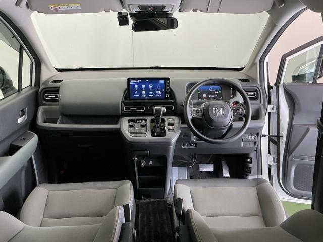 フリード ｅ：ＨＥＶクロスター　ドラレコ　ナビ　Ｒカメラ　ブルートゥース　ＥＴＣ装備　Ｓヒーター　衝突軽減ブレーキシステム　フルセグ　オートエアコン　バックモニター　ＬＥＤライト　パーキングセンサー　スマートキー　キーレス　ＵＳＢ（2枚目）