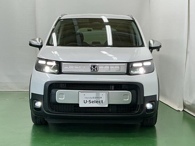 フリード ｅ：ＨＥＶクロスター　ドラレコ　ナビ　Ｒカメラ　ブルートゥース　ＥＴＣ装備　Ｓヒーター　衝突軽減ブレーキシステム　フルセグ　オートエアコン　バックモニター　ＬＥＤライト　パーキングセンサー　スマートキー　キーレス　ＵＳＢ（6枚目）