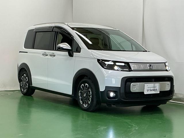 フリード ｅ：ＨＥＶクロスター　ドラレコ　ナビ　Ｒカメラ　ブルートゥース　ＥＴＣ装備　Ｓヒーター　衝突軽減ブレーキシステム　フルセグ　オートエアコン　バックモニター　ＬＥＤライト　パーキングセンサー　スマートキー　キーレス　ＵＳＢ（7枚目）