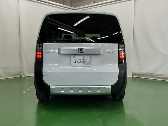 フリード ｅ：ＨＥＶクロスター　ドラレコ　ナビ　Ｒカメラ　ブルートゥース　ＥＴＣ装備　Ｓヒーター　衝突軽減ブレーキシステム　フルセグ　オートエアコン　バックモニター　ＬＥＤライト　パーキングセンサー　スマートキー　キーレス　ＵＳＢ（9枚目）