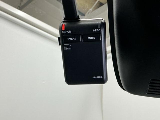 フリード ｅ：ＨＥＶクロスター　ドラレコ　ナビ　Ｒカメラ　ブルートゥース　ＥＴＣ装備　Ｓヒーター　衝突軽減ブレーキシステム　フルセグ　オートエアコン　バックモニター　ＬＥＤライト　パーキングセンサー　スマートキー　キーレス　ＵＳＢ（13枚目）