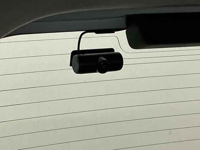 フリード ｅ：ＨＥＶクロスター　ドラレコ　ナビ　Ｒカメラ　ブルートゥース　ＥＴＣ装備　Ｓヒーター　衝突軽減ブレーキシステム　フルセグ　オートエアコン　バックモニター　ＬＥＤライト　パーキングセンサー　スマートキー　キーレス　ＵＳＢ（14枚目）