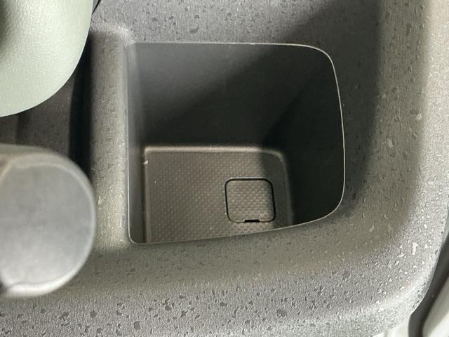 フリード ｅ：ＨＥＶクロスター　ドラレコ　ナビ　Ｒカメラ　ブルートゥース　ＥＴＣ装備　Ｓヒーター　衝突軽減ブレーキシステム　フルセグ　オートエアコン　バックモニター　ＬＥＤライト　パーキングセンサー　スマートキー　キーレス　ＵＳＢ（20枚目）