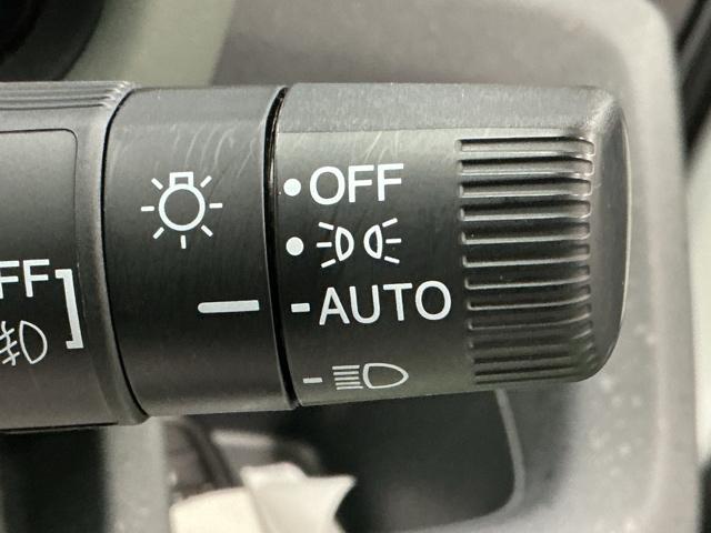 フリード ｅ：ＨＥＶクロスター　ドラレコ　ナビ　Ｒカメラ　ブルートゥース　ＥＴＣ装備　Ｓヒーター　衝突軽減ブレーキシステム　フルセグ　オートエアコン　バックモニター　ＬＥＤライト　パーキングセンサー　スマートキー　キーレス　ＵＳＢ（27枚目）