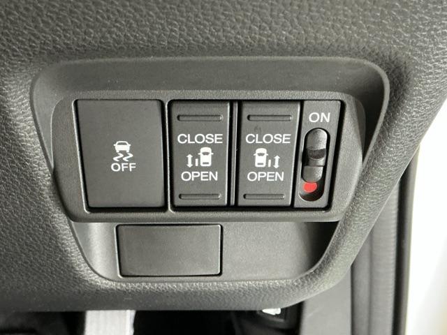 フリード ｅ：ＨＥＶクロスター　ドラレコ　ナビ　Ｒカメラ　ブルートゥース　ＥＴＣ装備　Ｓヒーター　衝突軽減ブレーキシステム　フルセグ　オートエアコン　バックモニター　ＬＥＤライト　パーキングセンサー　スマートキー　キーレス　ＵＳＢ（28枚目）