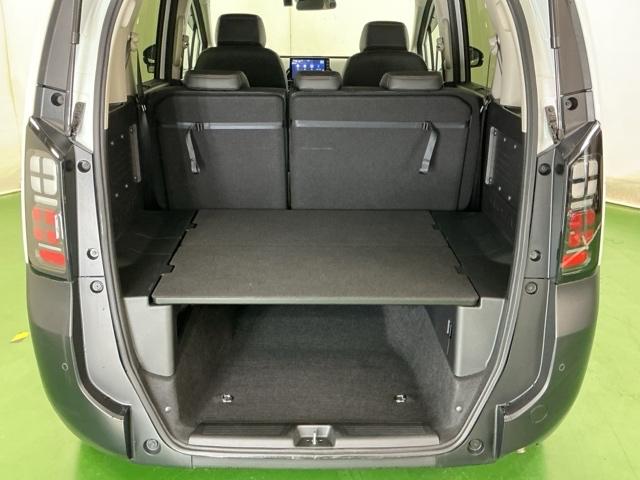 フリード ｅ：ＨＥＶクロスター　ドラレコ　ナビ　Ｒカメラ　ブルートゥース　ＥＴＣ装備　Ｓヒーター　衝突軽減ブレーキシステム　フルセグ　オートエアコン　バックモニター　ＬＥＤライト　パーキングセンサー　スマートキー　キーレス　ＵＳＢ（29枚目）