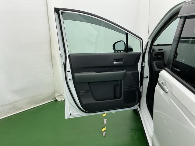 フリード ｅ：ＨＥＶクロスター　ドラレコ　ナビ　Ｒカメラ　ブルートゥース　ＥＴＣ装備　Ｓヒーター　衝突軽減ブレーキシステム　フルセグ　オートエアコン　バックモニター　ＬＥＤライト　パーキングセンサー　スマートキー　キーレス　ＵＳＢ（59枚目）