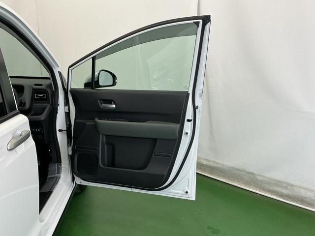 フリード ｅ：ＨＥＶクロスター　ドラレコ　ナビ　Ｒカメラ　ブルートゥース　ＥＴＣ装備　Ｓヒーター　衝突軽減ブレーキシステム　フルセグ　オートエアコン　バックモニター　ＬＥＤライト　パーキングセンサー　スマートキー　キーレス　ＵＳＢ（60枚目）