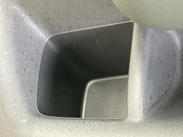 フリード ｅ：ＨＥＶクロスター　ドラレコ　ナビ　Ｒカメラ　ブルートゥース　ＥＴＣ装備　Ｓヒーター　衝突軽減ブレーキシステム　フルセグ　オートエアコン　バックモニター　ＬＥＤライト　パーキングセンサー　スマートキー　キーレス　ＵＳＢ（62枚目）