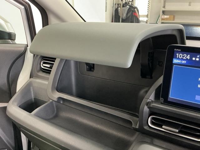 フリード ｅ：ＨＥＶクロスター　ドラレコ　ナビ　Ｒカメラ　ブルートゥース　ＥＴＣ装備　Ｓヒーター　衝突軽減ブレーキシステム　フルセグ　オートエアコン　バックモニター　ＬＥＤライト　パーキングセンサー　スマートキー　キーレス　ＵＳＢ（63枚目）