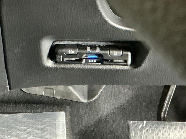 フィット ホーム　ドラレコ　ディスプレイオーディオ　ブルートゥース　記録簿　衝突軽減　リアカメラ　ソナー　ＵＳＢ接続　ＡＡＣ　横滑り防止機能　サイドエアバック　オートライト　ＬＥＤライト　クルーズコントロール　スマキー（14枚目）