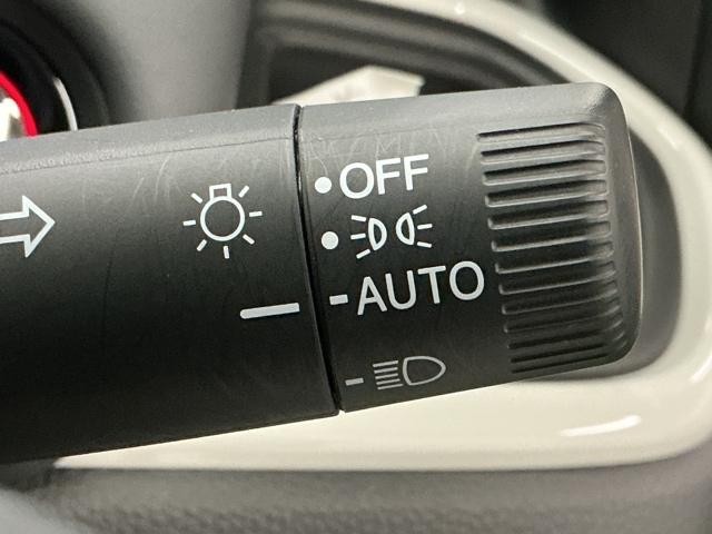 フィット ホーム　ドラレコ　ディスプレイオーディオ　ブルートゥース　記録簿　衝突軽減　リアカメラ　ソナー　ＵＳＢ接続　ＡＡＣ　横滑り防止機能　サイドエアバック　オートライト　ＬＥＤライト　クルーズコントロール　スマキー（24枚目）