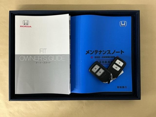 フィット ホーム　ドラレコ　ディスプレイオーディオ　ブルートゥース　記録簿　衝突軽減　リアカメラ　ソナー　ＵＳＢ接続　ＡＡＣ　横滑り防止機能　サイドエアバック　オートライト　ＬＥＤライト　クルーズコントロール　スマキー（27枚目）