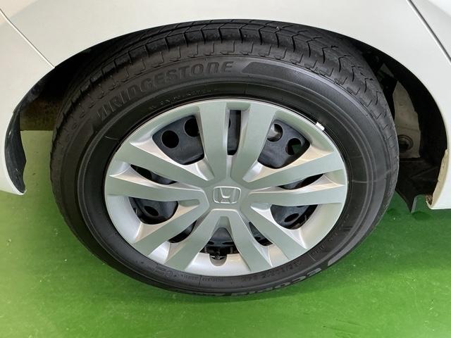 フィット ホーム　ドラレコ　ディスプレイオーディオ　ブルートゥース　記録簿　衝突軽減　リアカメラ　ソナー　ＵＳＢ接続　ＡＡＣ　横滑り防止機能　サイドエアバック　オートライト　ＬＥＤライト　クルーズコントロール　スマキー（29枚目）