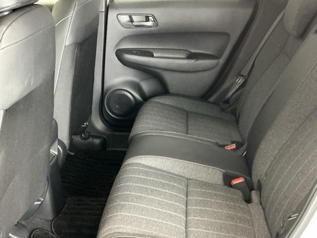 フィット ホーム　ドラレコ　ディスプレイオーディオ　ブルートゥース　記録簿　衝突軽減　リアカメラ　ソナー　ＵＳＢ接続　ＡＡＣ　横滑り防止機能　サイドエアバック　オートライト　ＬＥＤライト　クルーズコントロール　スマキー（48枚目）