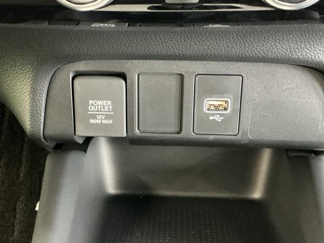 フィット ホーム　ドラレコ　ディスプレイオーディオ　ブルートゥース　記録簿　衝突軽減　リアカメラ　ソナー　ＵＳＢ接続　ＡＡＣ　横滑り防止機能　サイドエアバック　オートライト　ＬＥＤライト　クルーズコントロール　スマキー（57枚目）