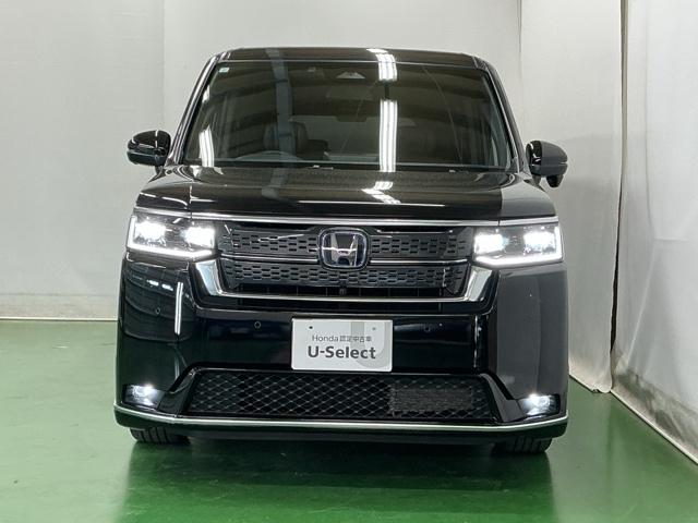 ＬＥＤヘッドライトを装備しています。ＬＥＤヘッドライトはとても明るく、雨の日や夜間走行も安全・安心です。オートライトコントロール付きで周囲の明るさに応じて自動で点灯・消灯します