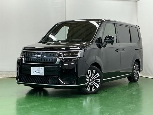 新しいハイブリッドシステムｅ：ＨＥＶは市街地走行では電気自動車に近いハイブリッドシステムでモーターが主役で走行します。充電の為にエンジンが始動しても優れた遮音性能で車内はとても静かで快適です