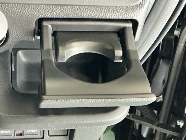 収納タイプのドリンクホルダーは不要な時しまっておけます