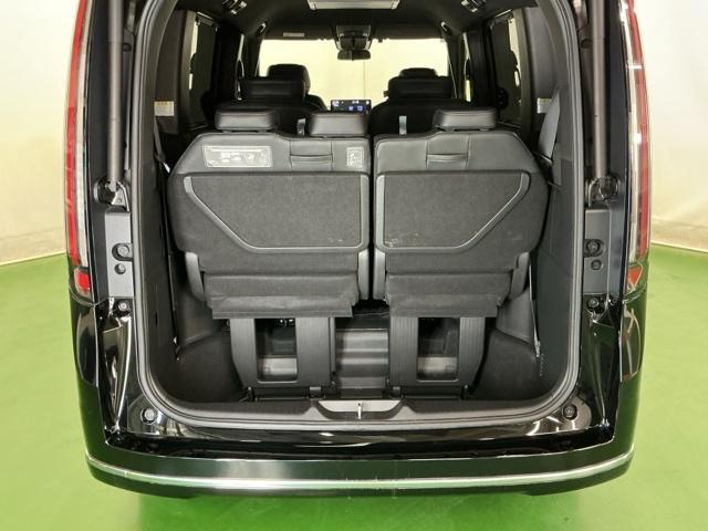 堀が深いラゲッジスペースはフル乗車時でも大容量です