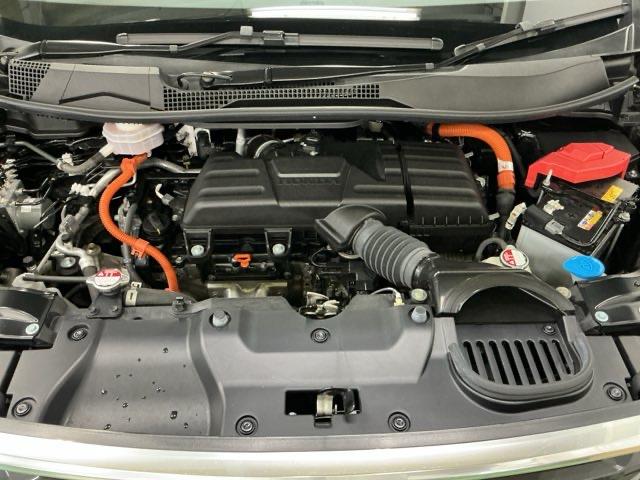 エンジンルームもきれいにクリーニングしています、きれいなエンジンだからこそ丁寧なメンテナンスが行き届きます