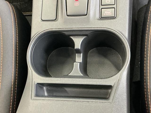 ドリンクホルダー／小物入れにもなって便利です