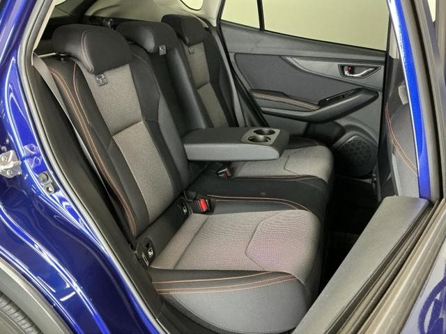 フラットな床と膝回りや頭上スペースなど十分な広さがあります