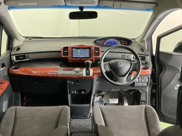 フリード Ｇエアロ　ナビ　Ｒカメラ　ブルートゥース　ＴＶ　助手席エアバッグ　地デジテレビ　キーレスエントリ　エアバック　パワーステアリング　記録簿付き　エアコン　ＥＴＣ付き　ＤＶＤ　ＡＢＳ　パワーウィンドウ（2枚目）