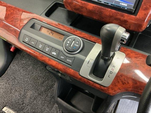 フリード Ｇエアロ　ナビ　Ｒカメラ　ブルートゥース　ＴＶ　助手席エアバッグ　地デジテレビ　キーレスエントリ　エアバック　パワーステアリング　記録簿付き　エアコン　ＥＴＣ付き　ＤＶＤ　ＡＢＳ　パワーウィンドウ（15枚目）