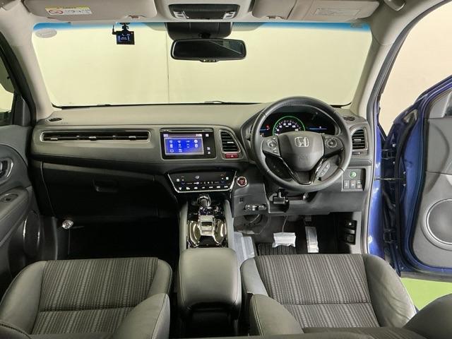 ヴェゼル ハイブリッドＺ　ナビ　Ｒカメラ　ブルートゥース　フルセグ　スマキー　パーキングセンサー　ＬＥＤランプ　ＥＴＣ付　ＵＳＢ　整備記録簿　シ－トヒ－タ－　サイドカーテンエアバック　運転席助手席エアバッグ　ＶＳＡ　キーフリ（2枚目）