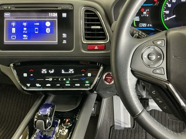 ヴェゼル ハイブリッドＺ　ナビ　Ｒカメラ　ブルートゥース　フルセグ　スマキー　パーキングセンサー　ＬＥＤランプ　ＥＴＣ付　ＵＳＢ　整備記録簿　シ－トヒ－タ－　サイドカーテンエアバック　運転席助手席エアバッグ　ＶＳＡ　キーフリ（3枚目）