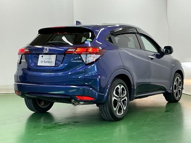 ヴェゼル ハイブリッドＺ　ナビ　Ｒカメラ　ブルートゥース　フルセグ　スマキー　パーキングセンサー　ＬＥＤランプ　ＥＴＣ付　ＵＳＢ　整備記録簿　シ－トヒ－タ－　サイドカーテンエアバック　運転席助手席エアバッグ　ＶＳＡ　キーフリ（8枚目）