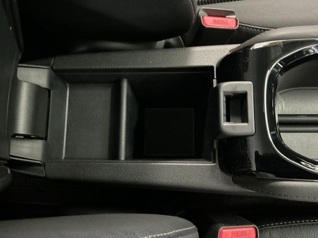 ヴェゼル ハイブリッドＺ　ナビ　Ｒカメラ　ブルートゥース　フルセグ　スマキー　パーキングセンサー　ＬＥＤランプ　ＥＴＣ付　ＵＳＢ　整備記録簿　シ－トヒ－タ－　サイドカーテンエアバック　運転席助手席エアバッグ　ＶＳＡ　キーフリ（18枚目）