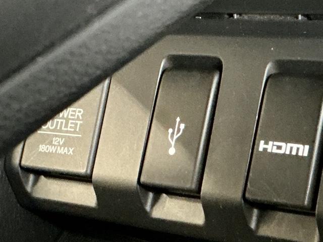 ヴェゼル ハイブリッドＺ　ナビ　Ｒカメラ　ブルートゥース　フルセグ　スマキー　パーキングセンサー　ＬＥＤランプ　ＥＴＣ付　ＵＳＢ　整備記録簿　シ－トヒ－タ－　サイドカーテンエアバック　運転席助手席エアバッグ　ＶＳＡ　キーフリ（19枚目）